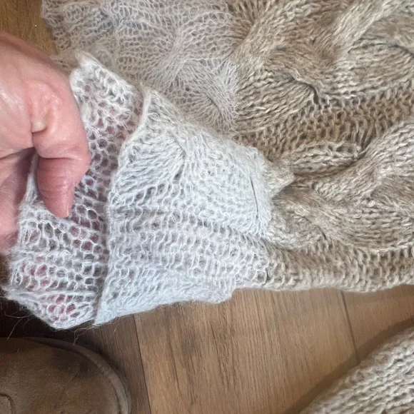 Women’s Lrg Sleeping On Snow Anthropologie Cozy Cable Knit Off-Shoulder Sweater - Picture 5 of 8